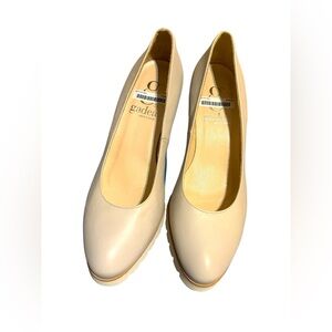Gadea Shoes | Heels Cream Colored.  NWOT.